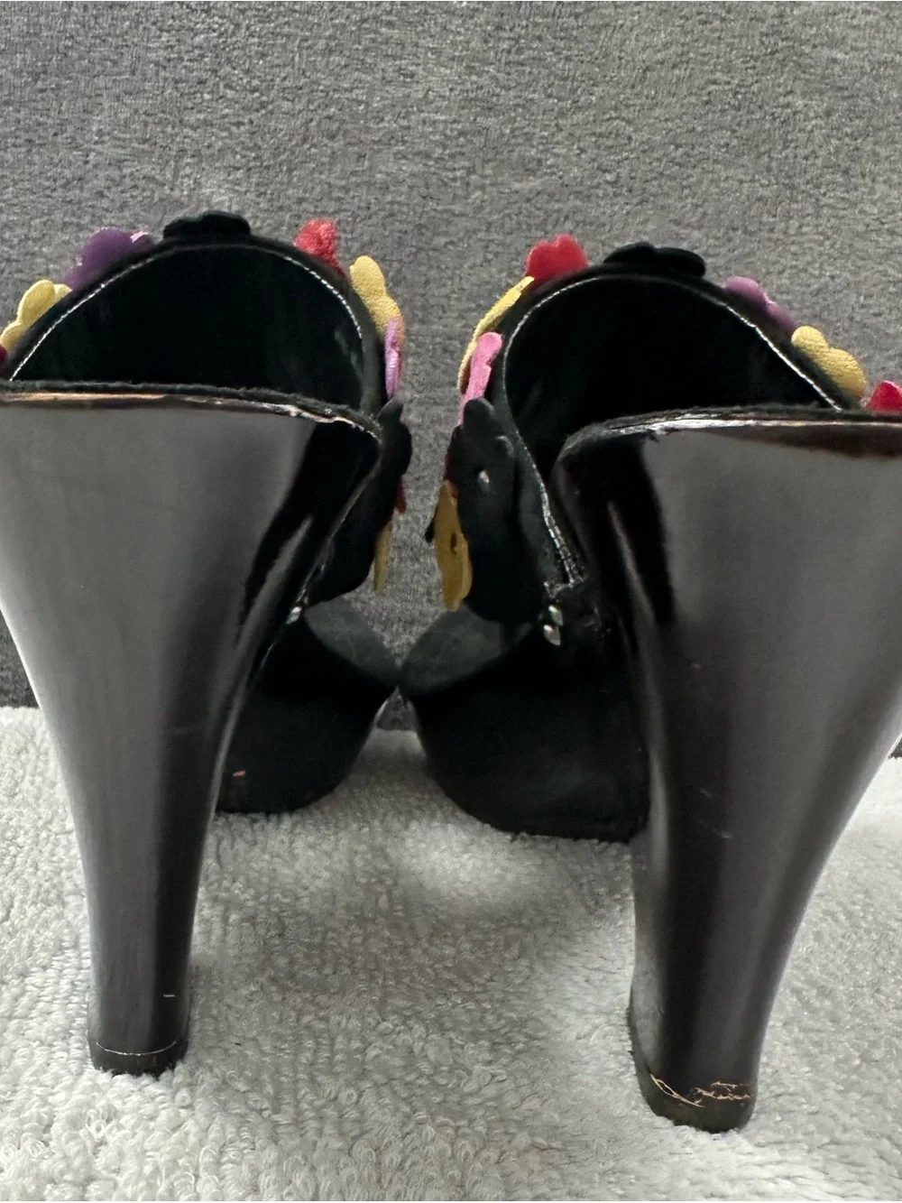 Richard Tyler Black Suede Floral Appliqué Thong Sandals